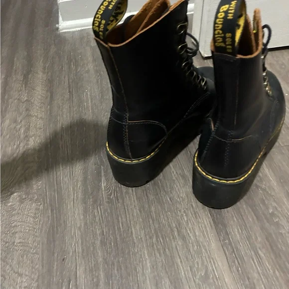Dr. Martens “Leona” Lace-up lug boots 8 - Picture 6 of 9